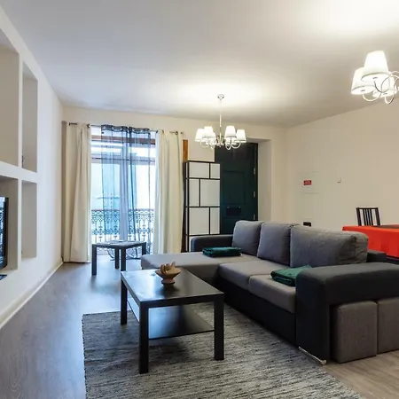 4u - Estudio アパート